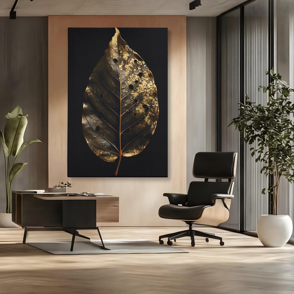 Tablou canvas cu tablou canvas cu frunza aurie pe fundal negru, fara rama, pe sasiu de lemn, pe perete intr-un birou